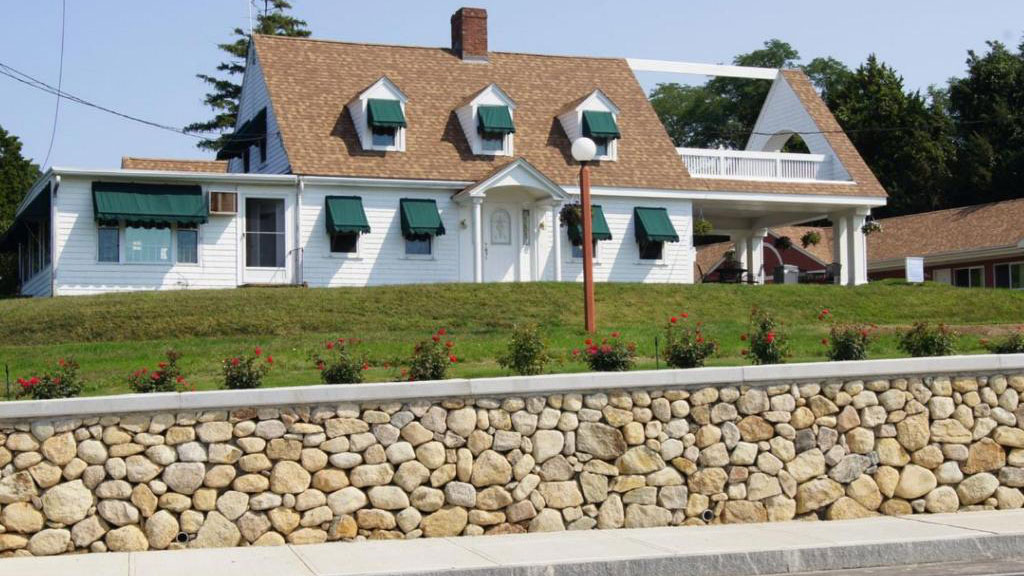 Blue Spruce Inn & Townhouses